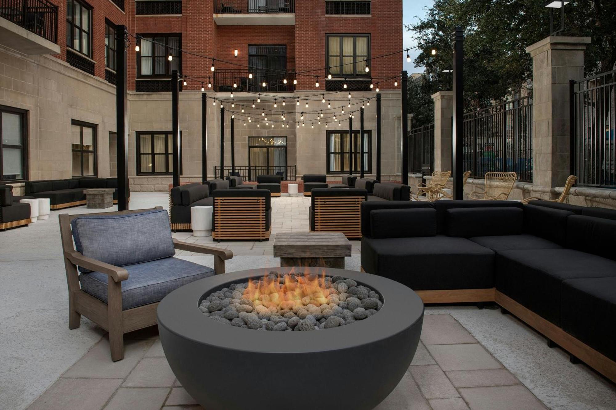 Courtyard By Marriott Savannah Downtown - Historic District Экстерьер фото